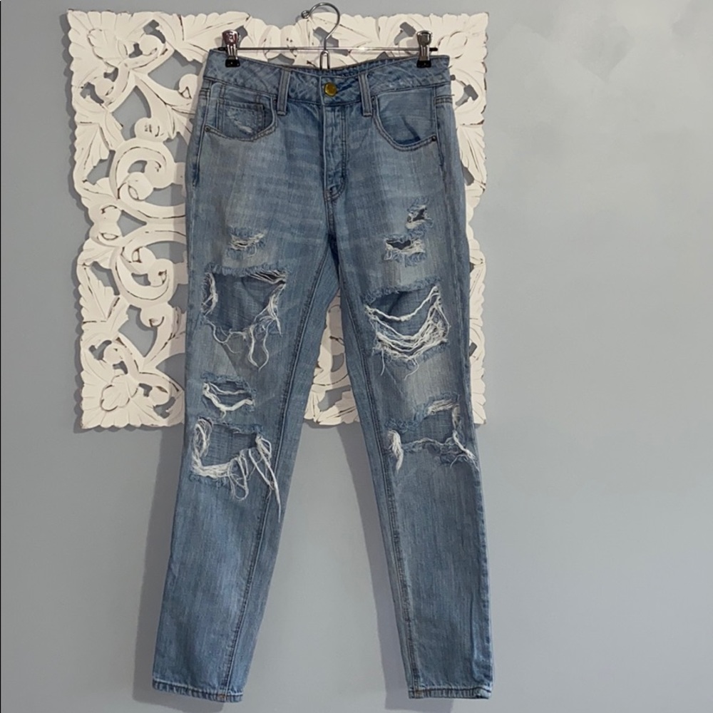 American Eagle Tomgirl Distressed Jeans